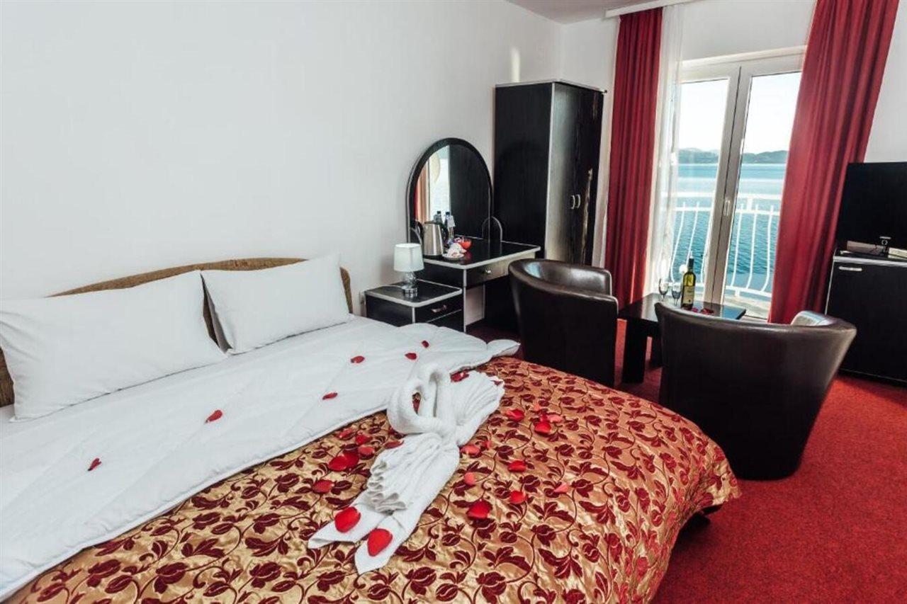 Hotel Azzurro Herceg Novi Bagian luar foto