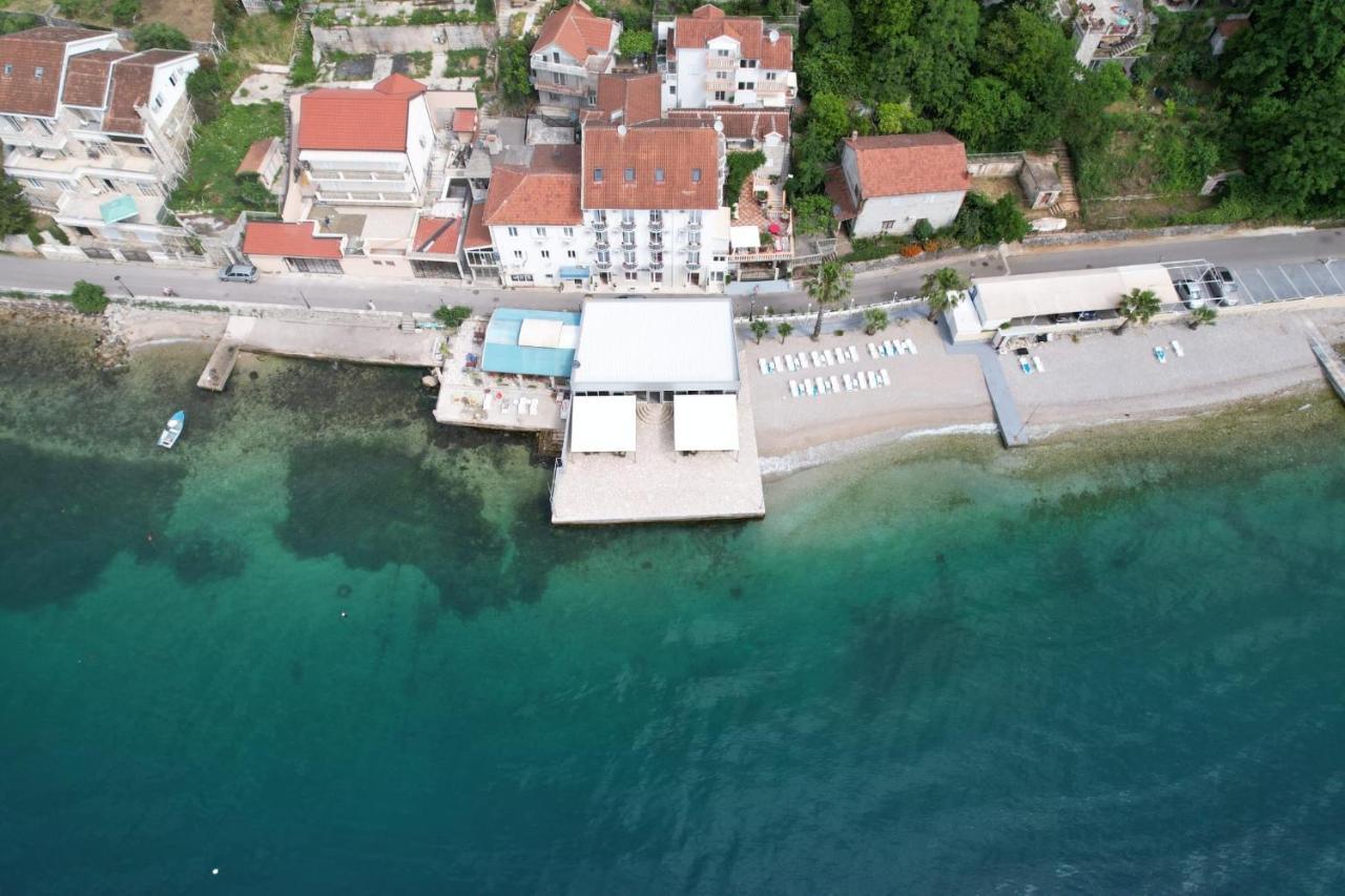 Hotel Azzurro Herceg Novi Bagian luar foto