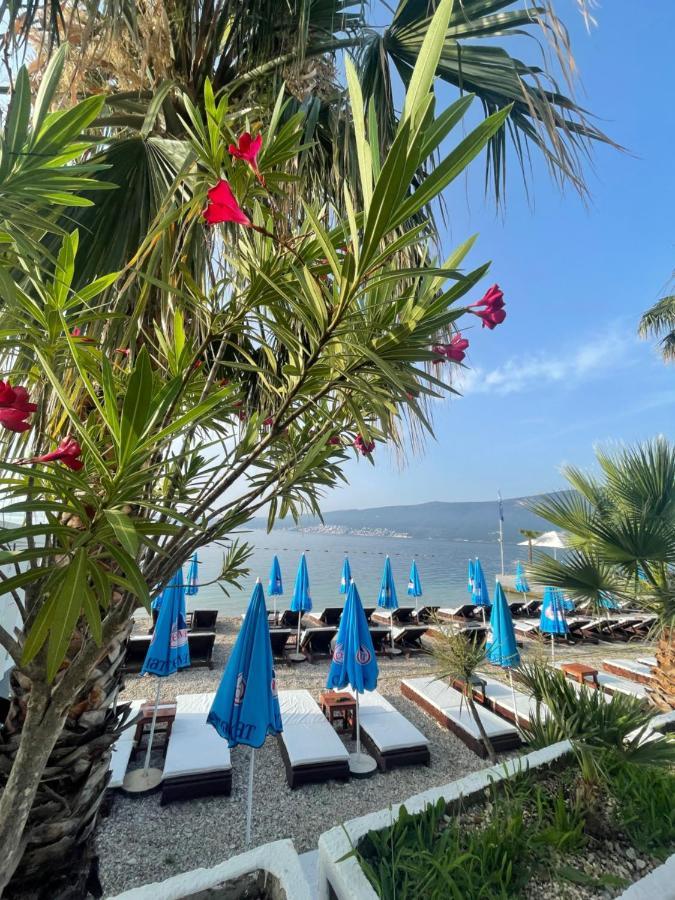 Hotel Azzurro Herceg Novi Bagian luar foto