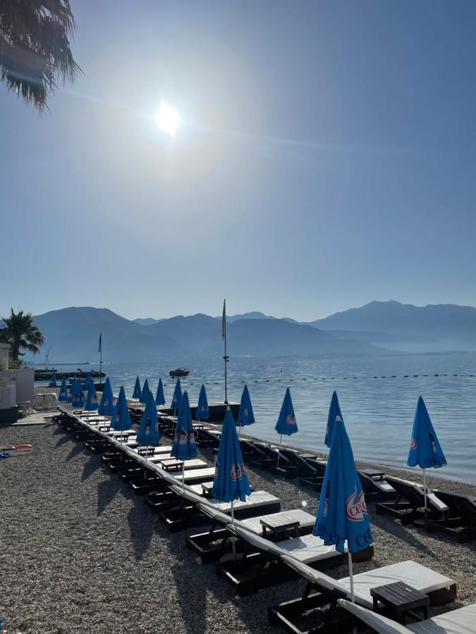 Hotel Azzurro Herceg Novi Bagian luar foto