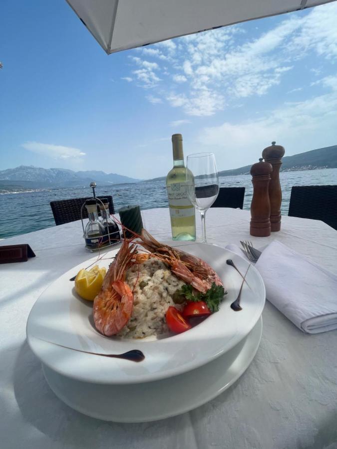 Hotel Azzurro Herceg Novi Bagian luar foto
