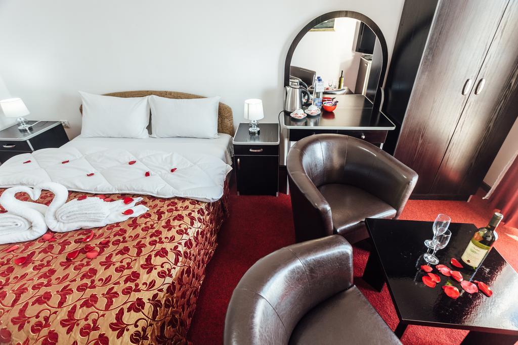 Hotel Azzurro Herceg Novi Bagian luar foto