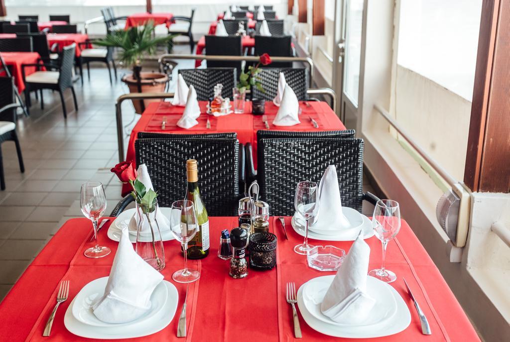 Hotel Azzurro Herceg Novi Bagian luar foto