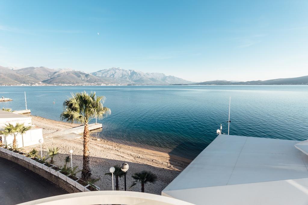 Hotel Azzurro Herceg Novi Bagian luar foto