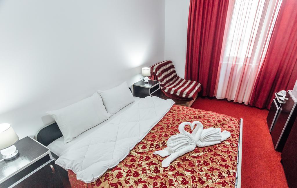 Hotel Azzurro Herceg Novi Bagian luar foto
