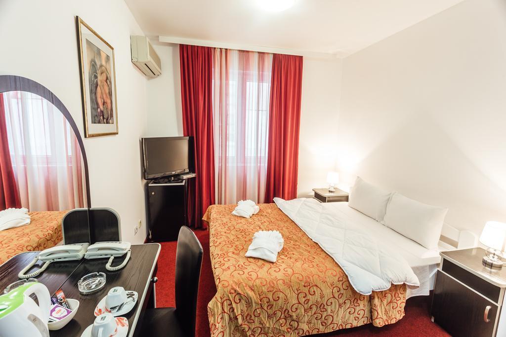 Hotel Azzurro Herceg Novi Bagian luar foto