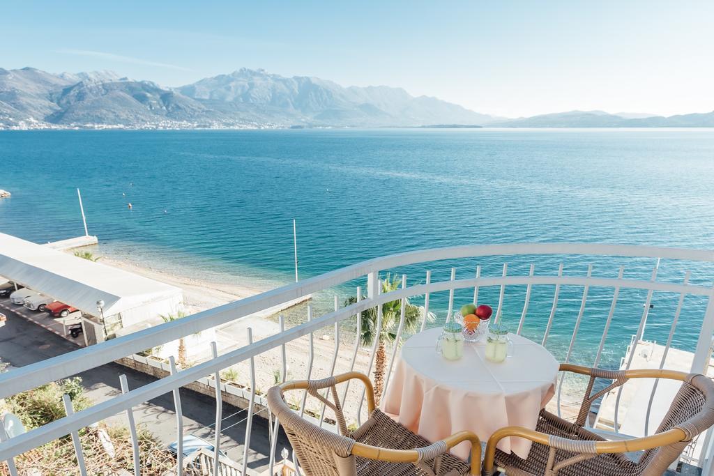 Hotel Azzurro Herceg Novi Bagian luar foto
