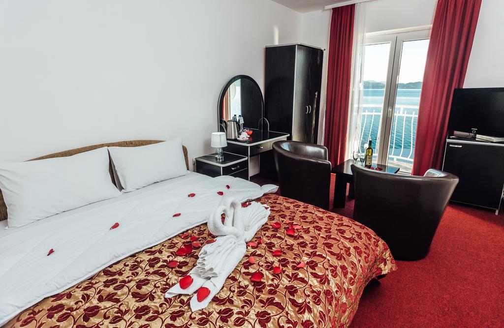Hotel Azzurro Herceg Novi Bagian luar foto