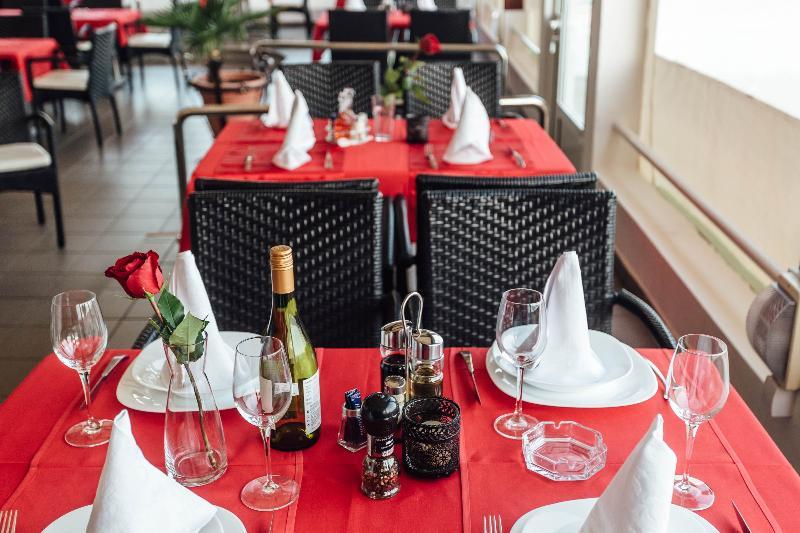 Hotel Azzurro Herceg Novi Bagian luar foto