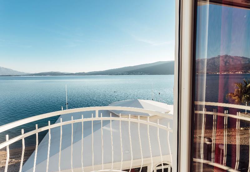 Hotel Azzurro Herceg Novi Bagian luar foto