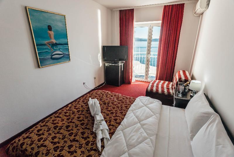 Hotel Azzurro Herceg Novi Bagian luar foto
